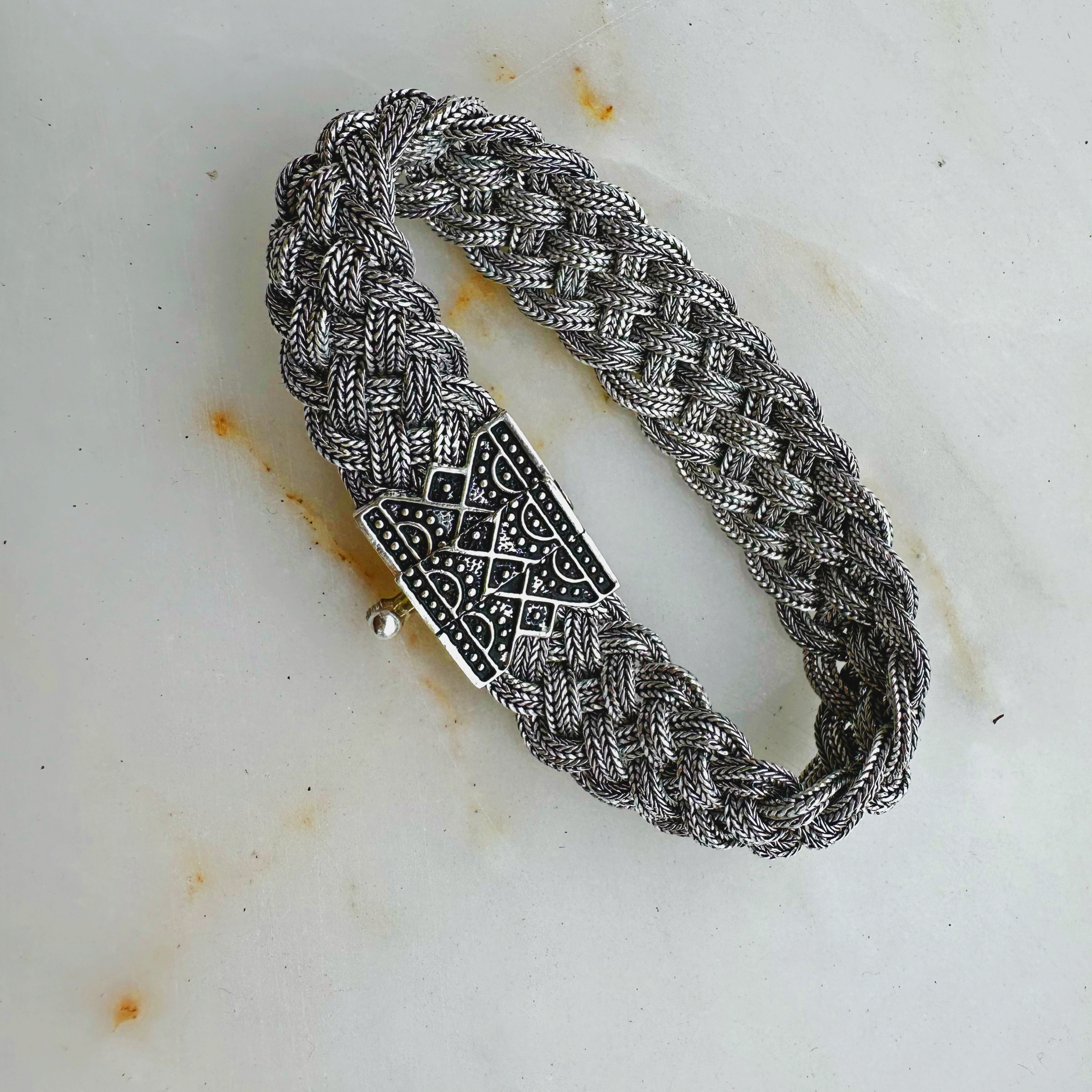 Mardin Wicker Eye Lock Unisex Silver Bracelet
