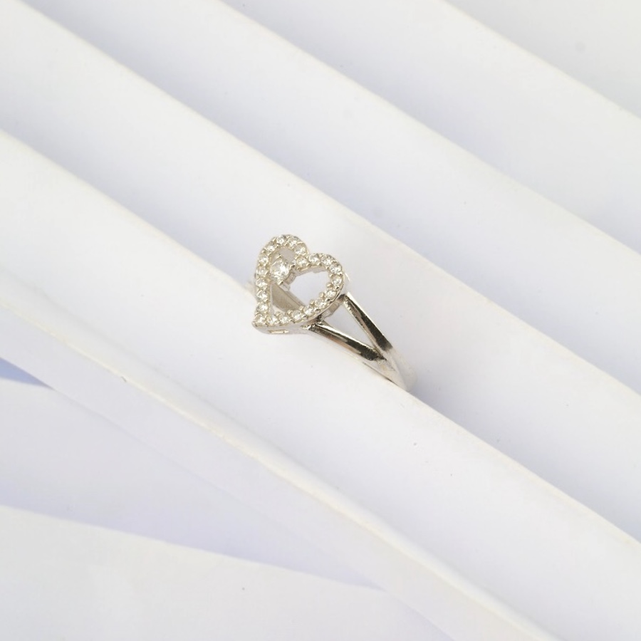 925 K Zircon Stone-set Heart Silver Ring