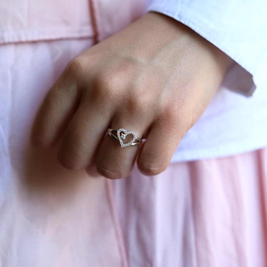 925 Sterling Silver Ring with Heart Stone