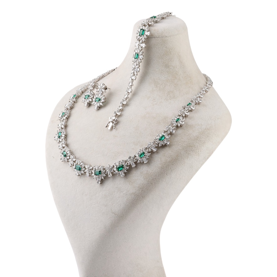925 Sterling Silver Set with Green Flower Stone