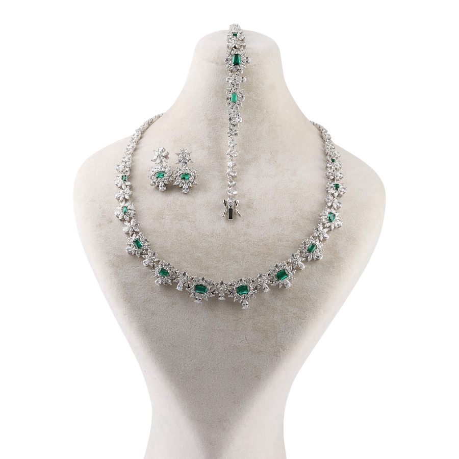 925 Sterling Silver Set with Green Flower Stone