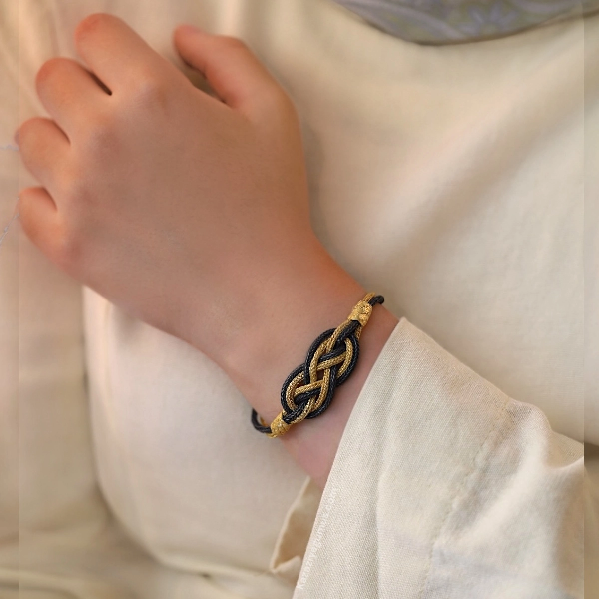 1000 Carat Kazaziye Gold Knot Bracelet