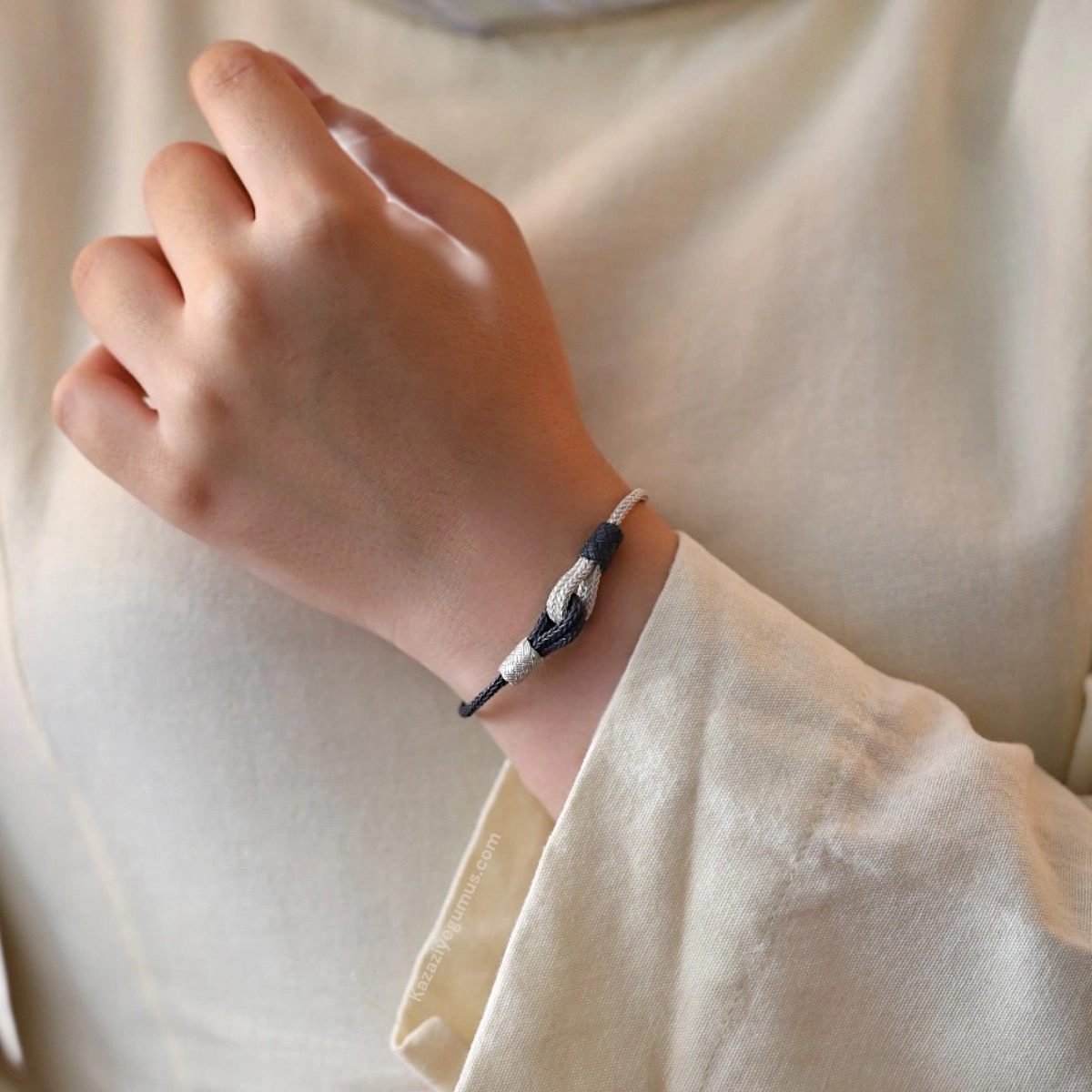 1000 Carat Black and White Love Model Bracelet