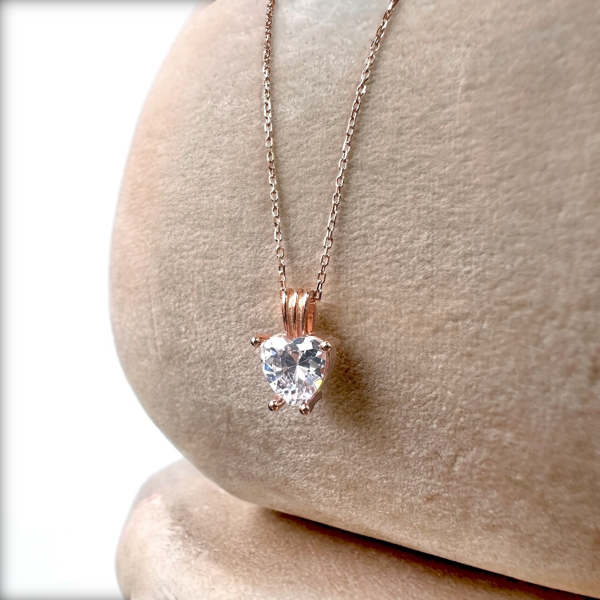 925 K Women's White Stone-set Heart Silver Necklace