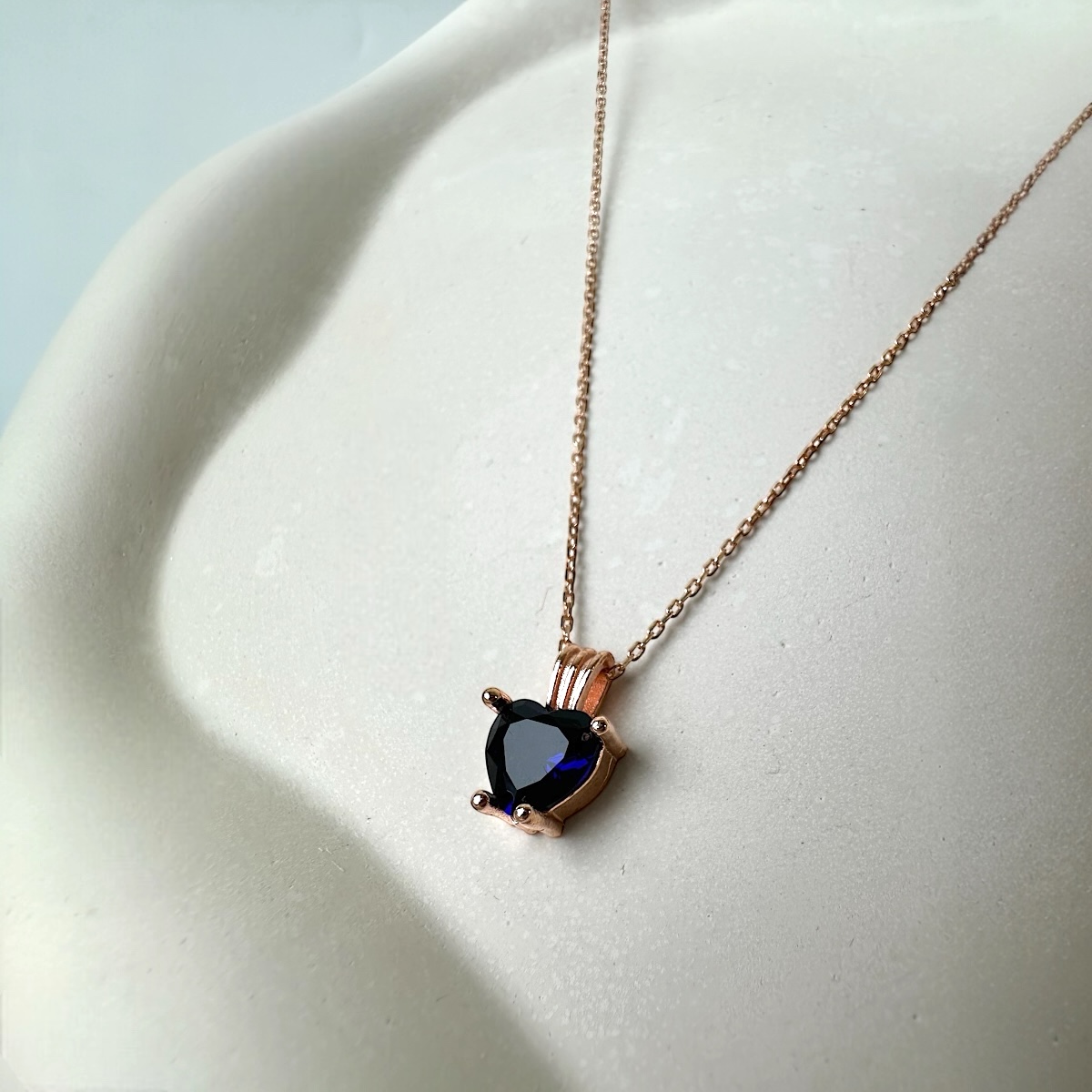 925 K Women's Navy Stone-set Heart Silver Necklace