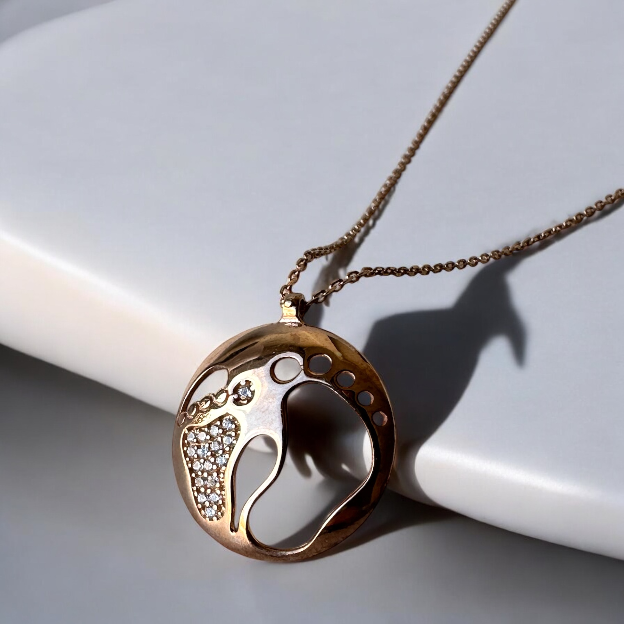 925 K White Stone-set Anne Baby Ayak İzi Silver Necklace