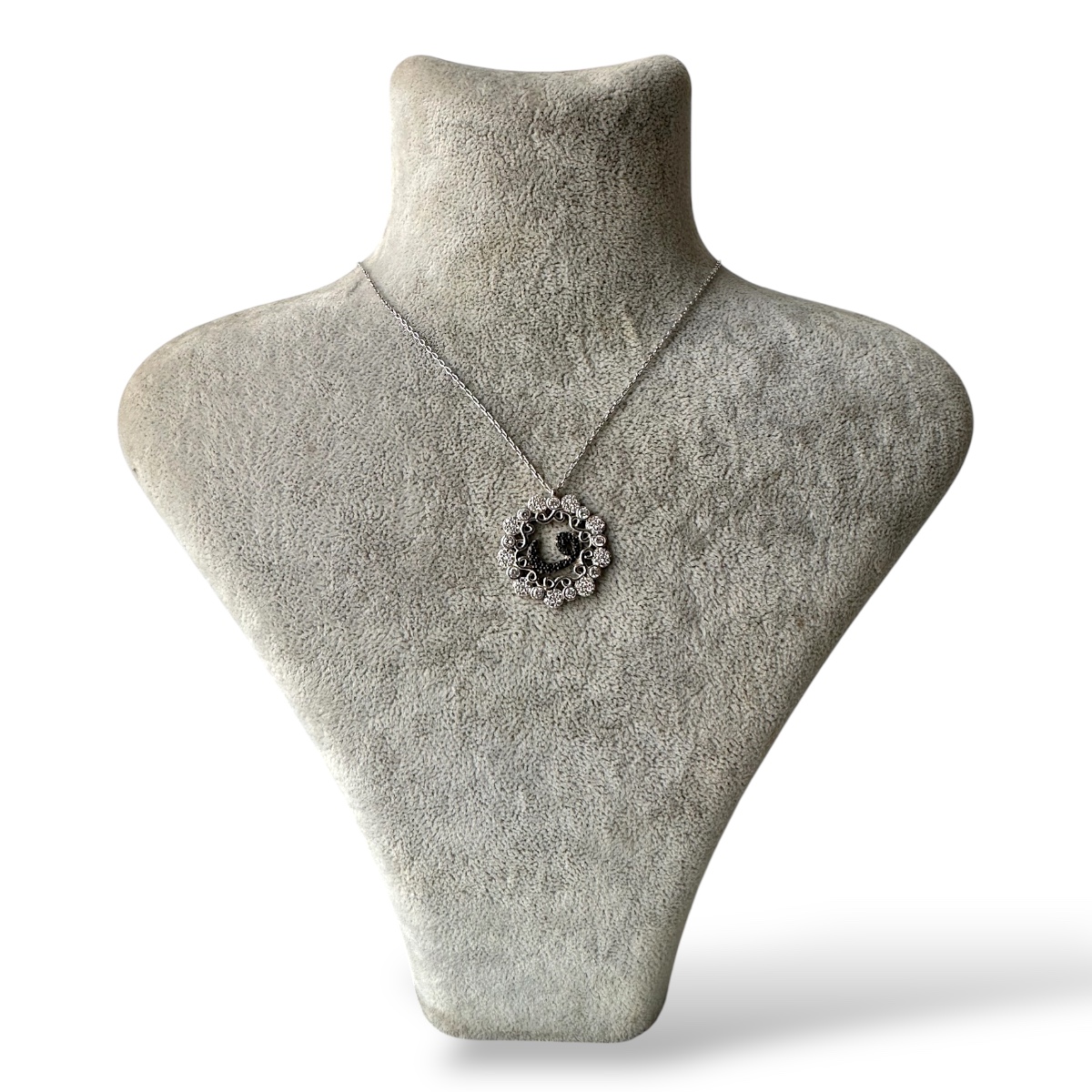 925 Sterling Stone Embroidered Vav Silver Necklace