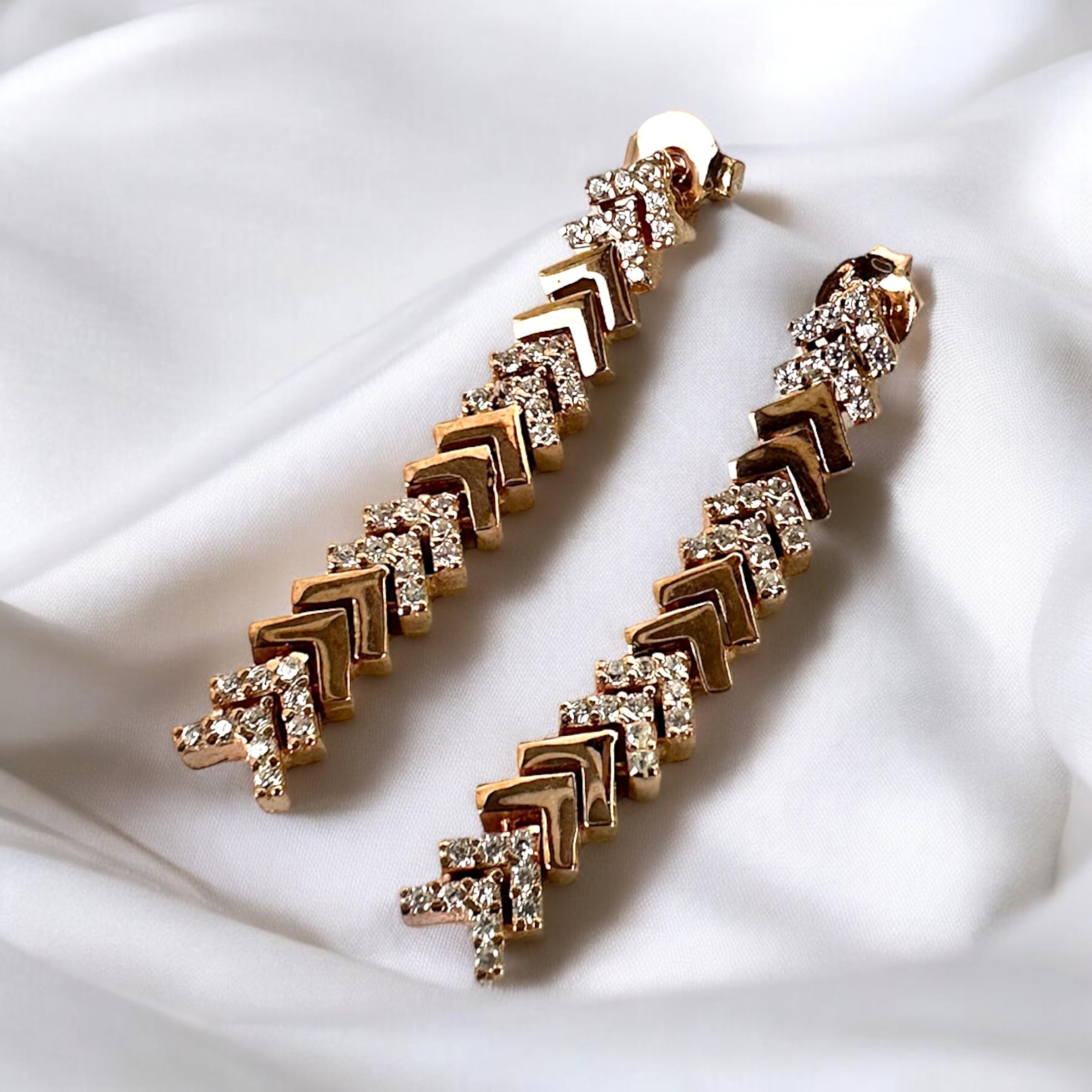 925 K Zircon Stone Detailed V Silver Earrings