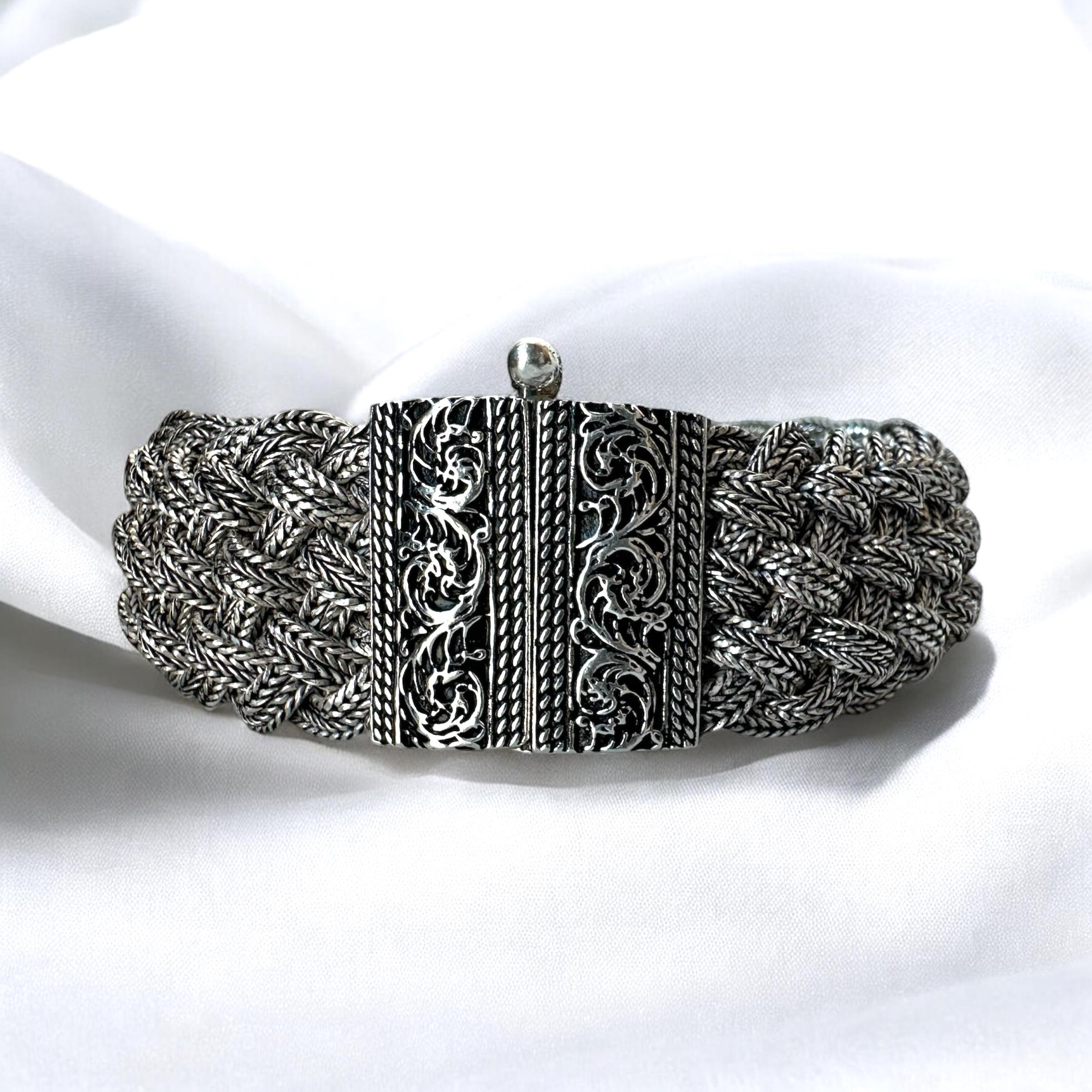 Mardin Straw Black and White Bracelet