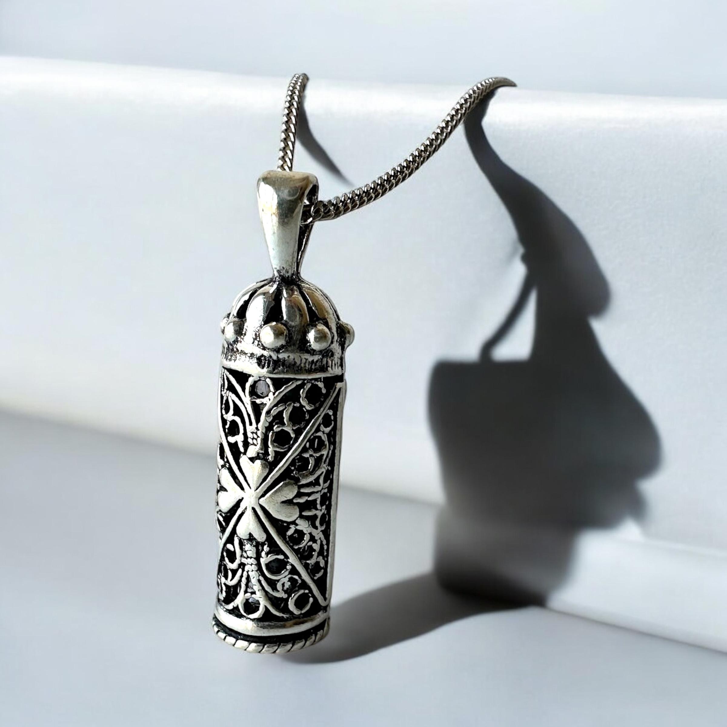 925 Sterling Silver Necklace with Clover Motif