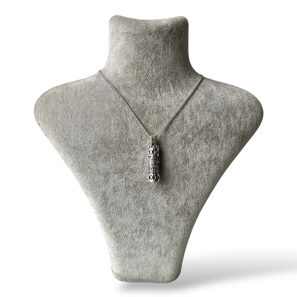 925 Sterling Silver Horseshoe Serif Cevsen Necklace