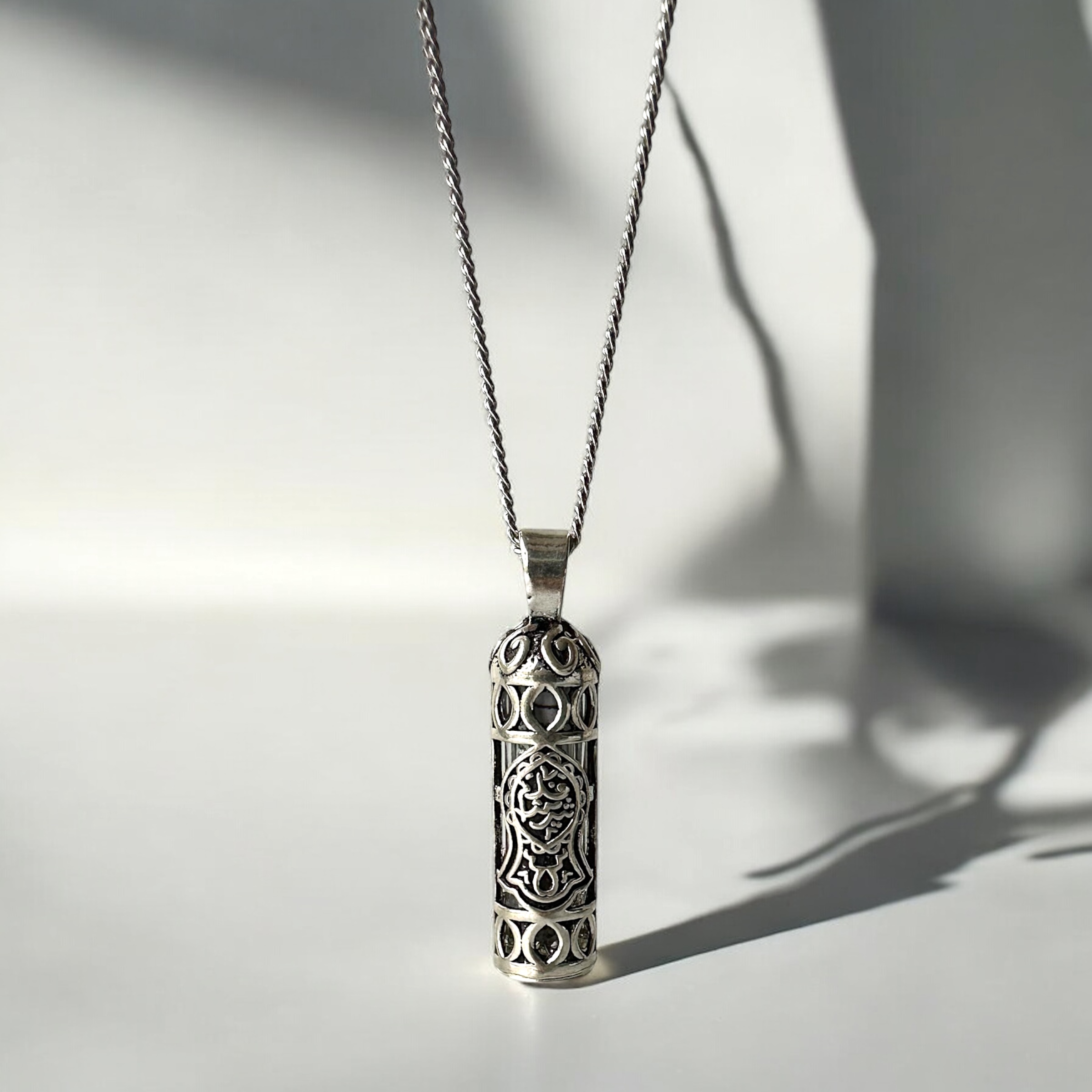925 Sterling Silver Horseshoe Serif Cevsen Necklace