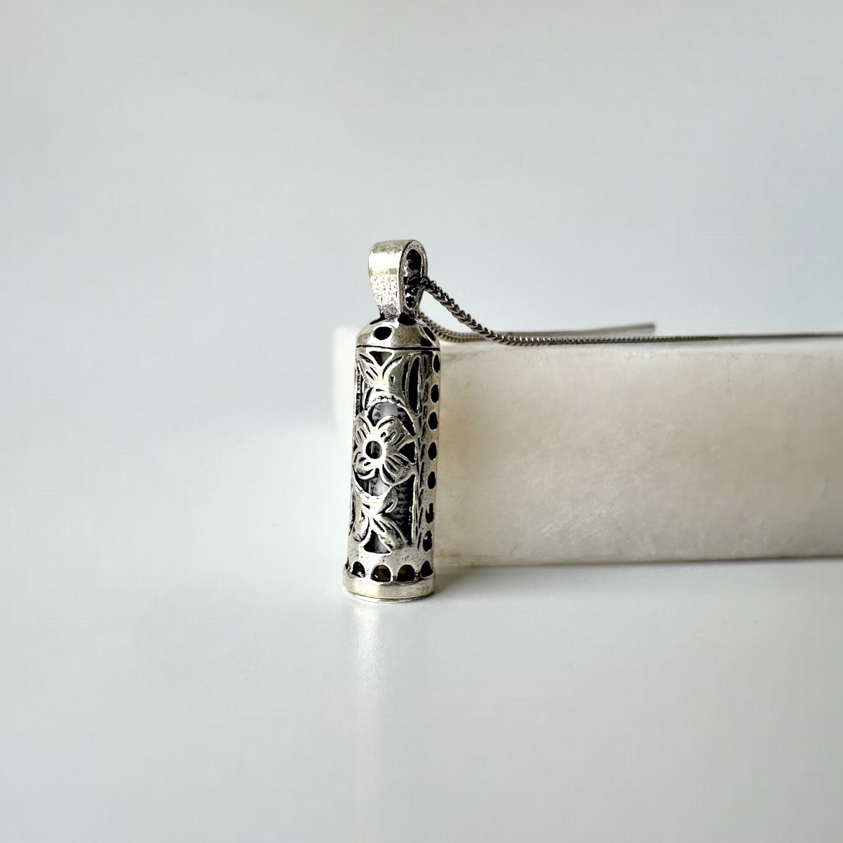 925 Sterling Silver Necklace with Flower Pattern