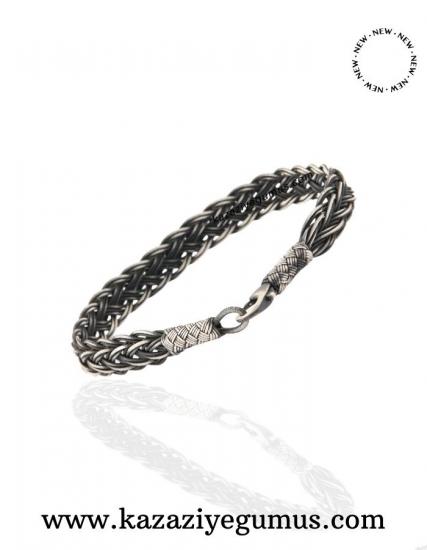 Kazaziye Knitted Herringbone Bracelet